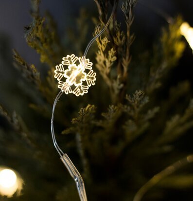 Ljusslinga Stjärna-Snöflinga från Storefactory i grön växt