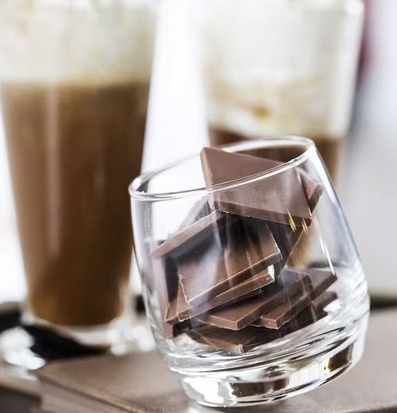Club Irish Coffee Glas från Sagaform fyllt med mjölkchoklad