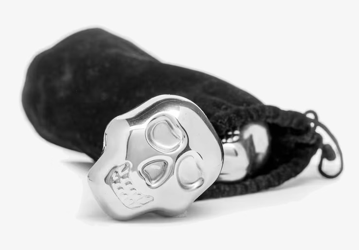 Club Iskuber 2-Pack från Sagaform med dödskalleformade kuber