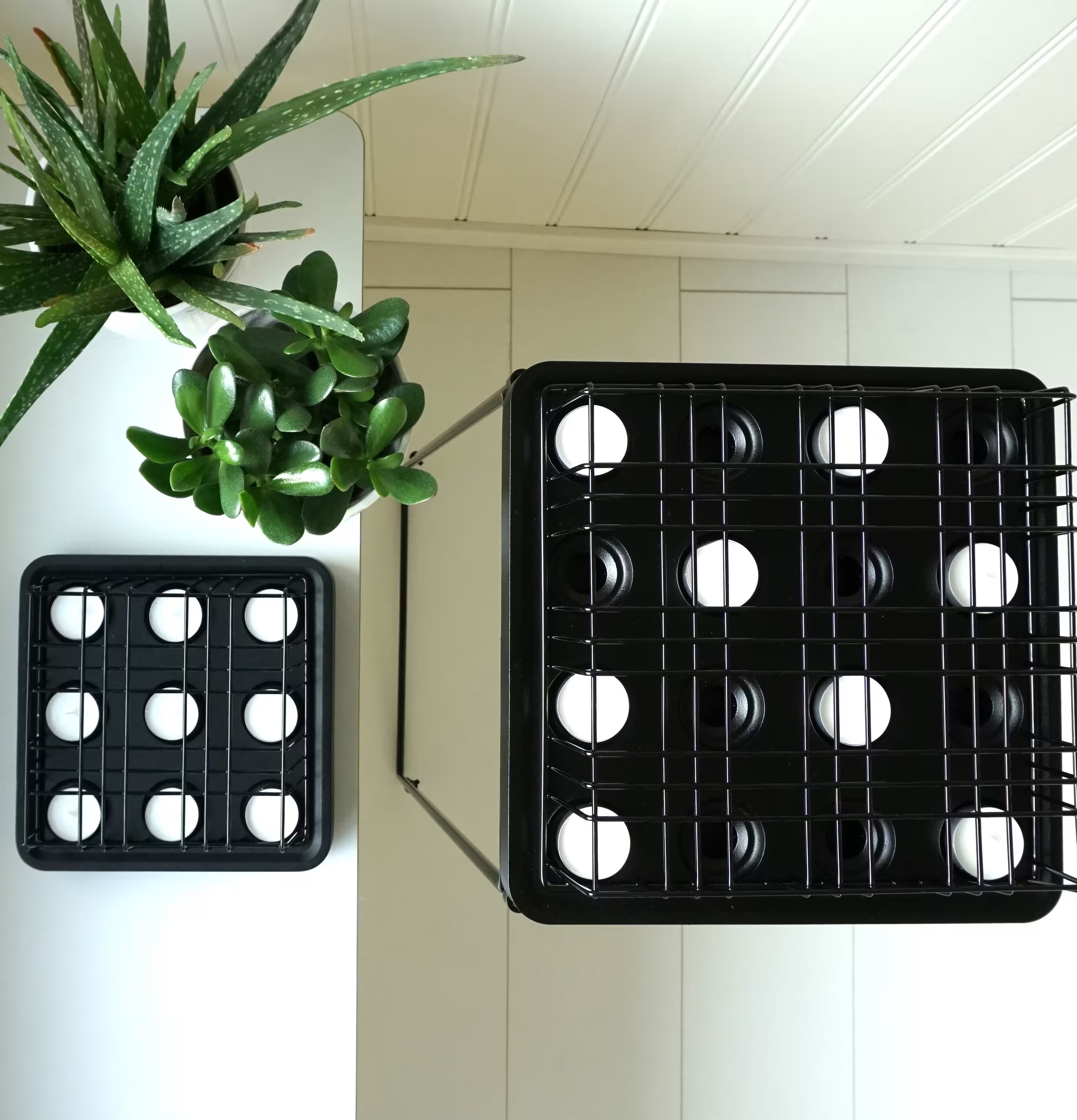 Stumpastaken Small Svart från Stumpastaken med växter