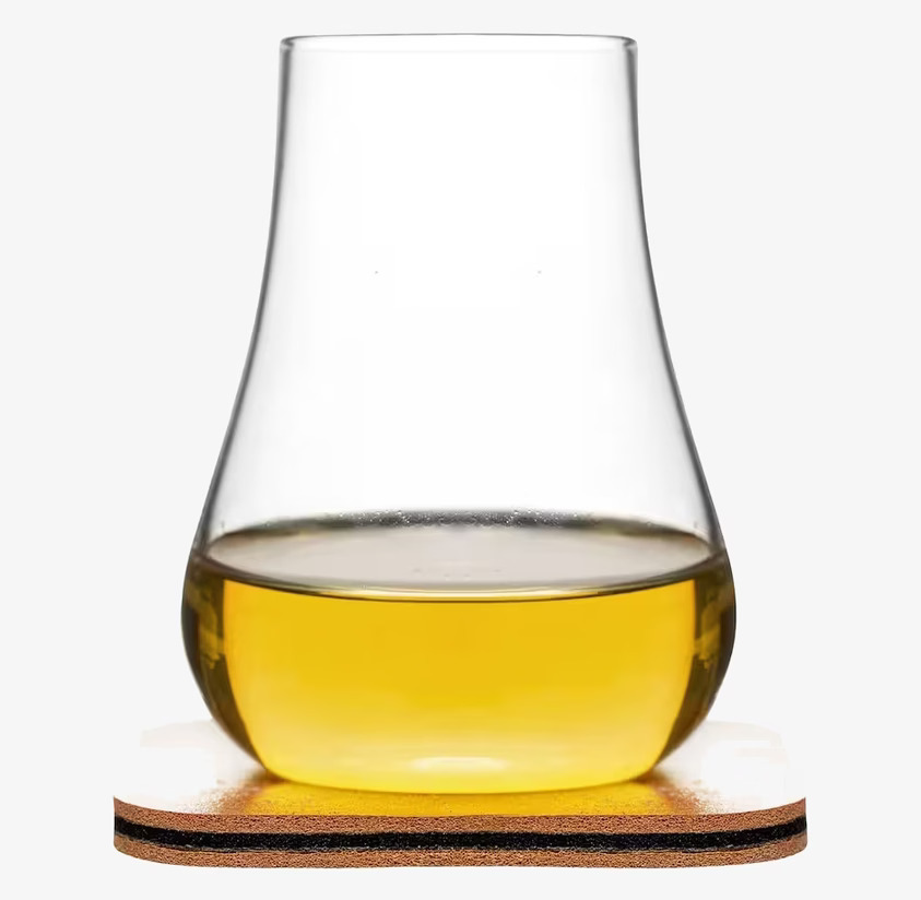 Club Whiskey Provar Glas från Sagaform på fyrkantigt underlägg