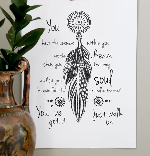 Print - Walk On från Majas Cottage med drömfångare och fjäder