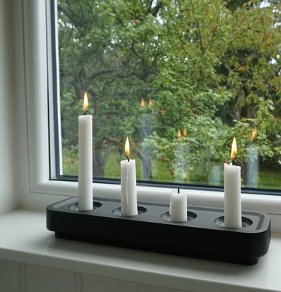 Stumpastaken Long Svart från Stumpastaken på fönsterbräda