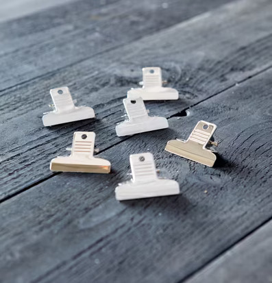 Clips - Majas Cottage från Majas Cottage på mörk träyta