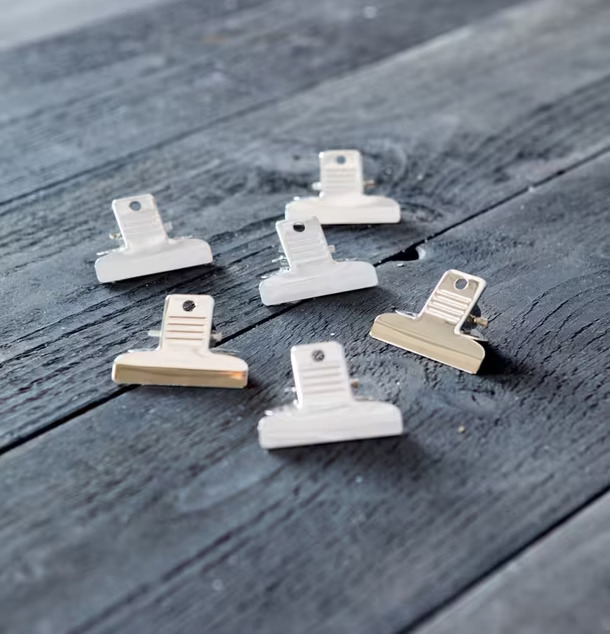 Clips - Majas Cottage från Majas Cottage på mörk träyta