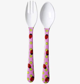 Bestickset Nyckelpiga från Rice med färgglada handtag