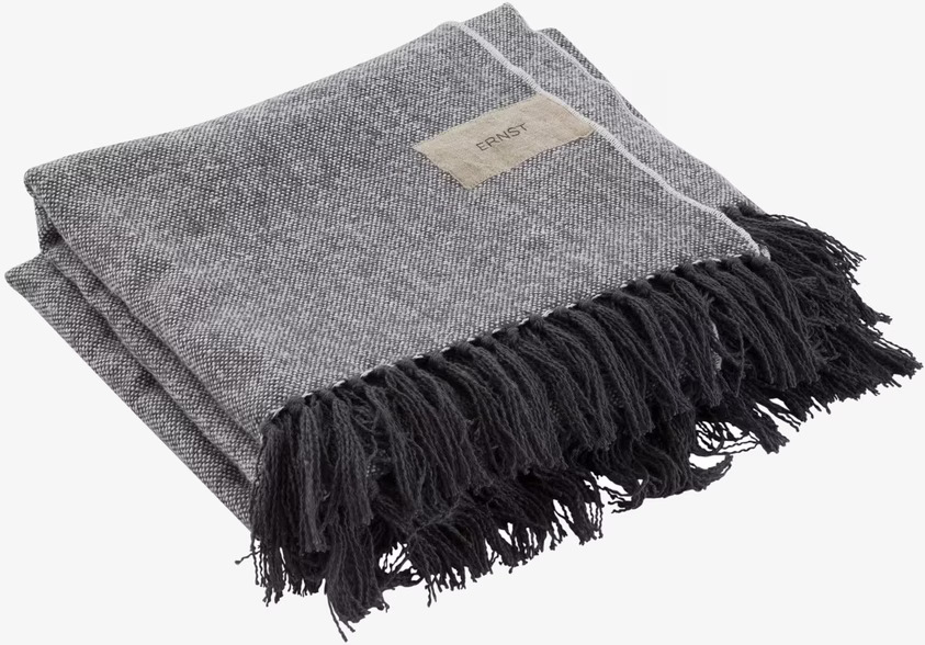 Pläd Bomull Mörkgrå från Ernst med knutna fransar och etikett
