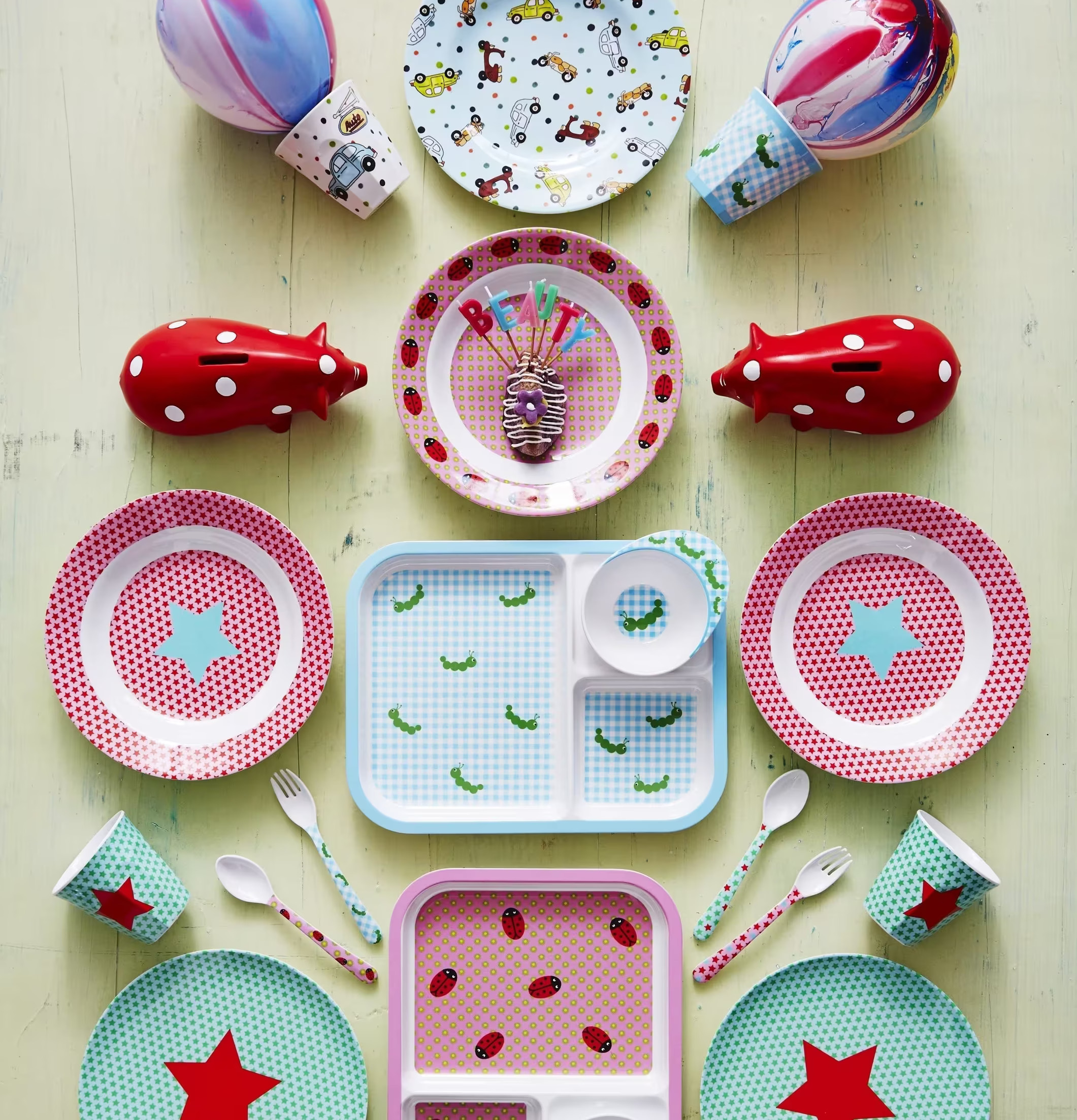 Bestickset Nyckelpiga från Rice med färgglada köksartiklar