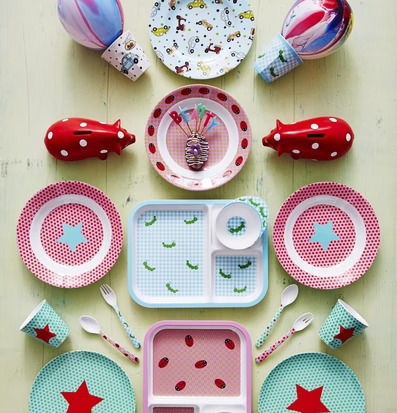 Bestickset Nyckelpiga från Rice med färgglada köksartiklar