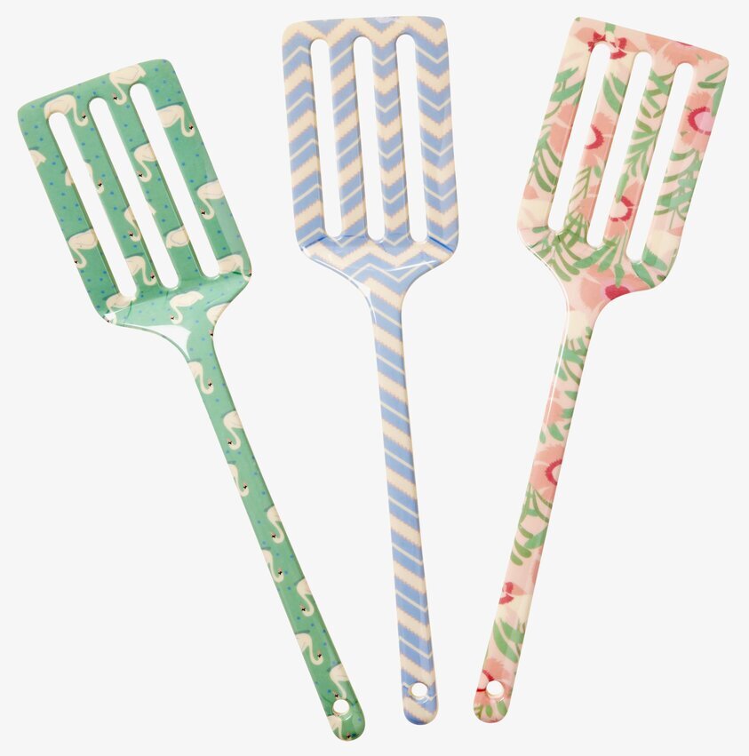 Stekspade Shine Prints från Rice i tre färgglada varianter