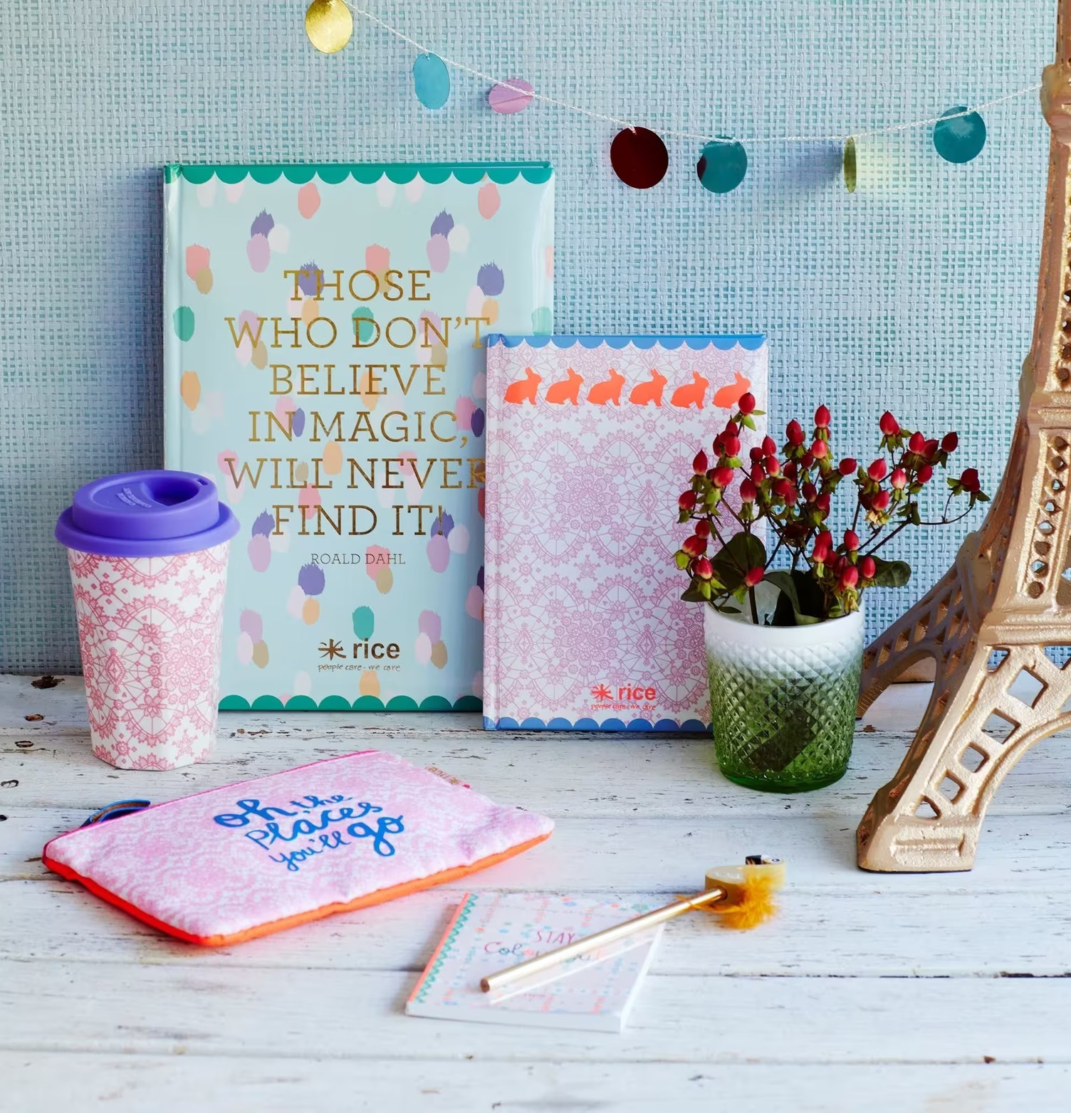 Liten Väska Pink Lace Print från Rice med matchande produkter