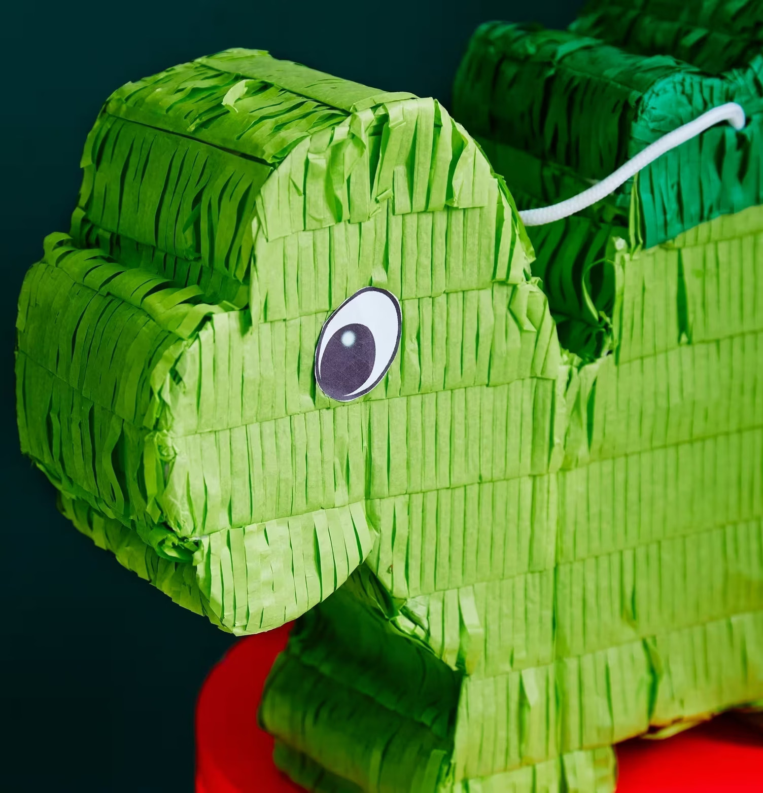 Pinata Dinosaurie från Rice i gröna nyanser med glada ögon