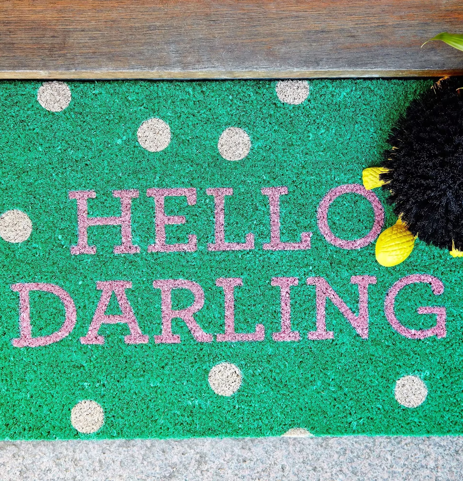 Dörrmatta Hello Darling från Rice med grönt och rosa mönster