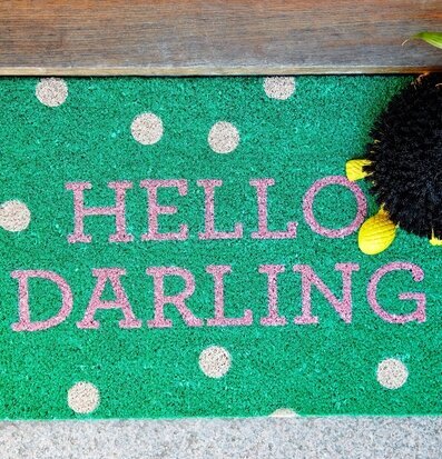 Dörrmatta Hello Darling från Rice med grönt och rosa mönster