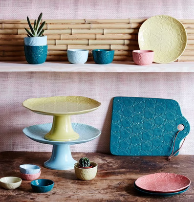 Kakfat Embossed Pastell Lime Green från Rice på träbord