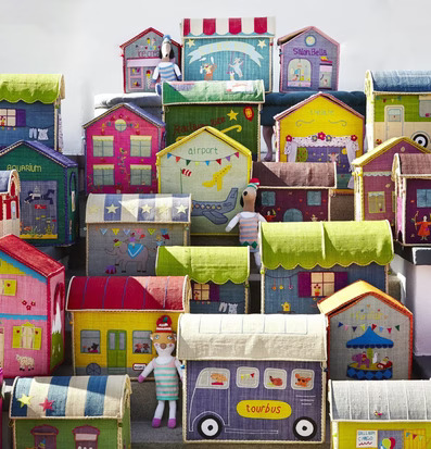 Förvaringskorg Smiling Moustache Large från Rice i barnrum