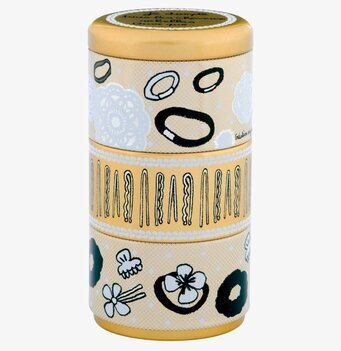 Bild av iögonfallande gyllene plåtburk med detaljer