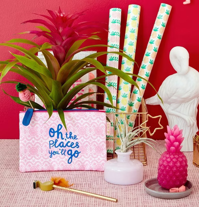 Ljus Pineapple Grön från Rice i färgglad, tropisk hemmiljö