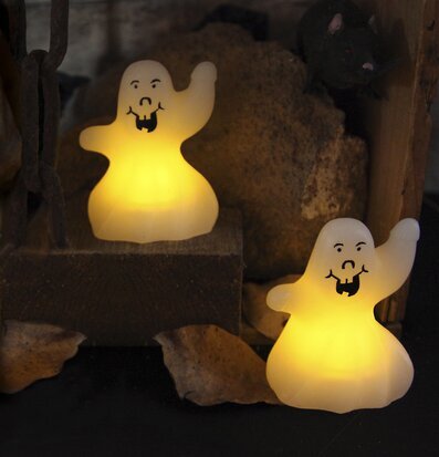 Spöken LED 2-Pack från Star Trading i en Halloween-miljö