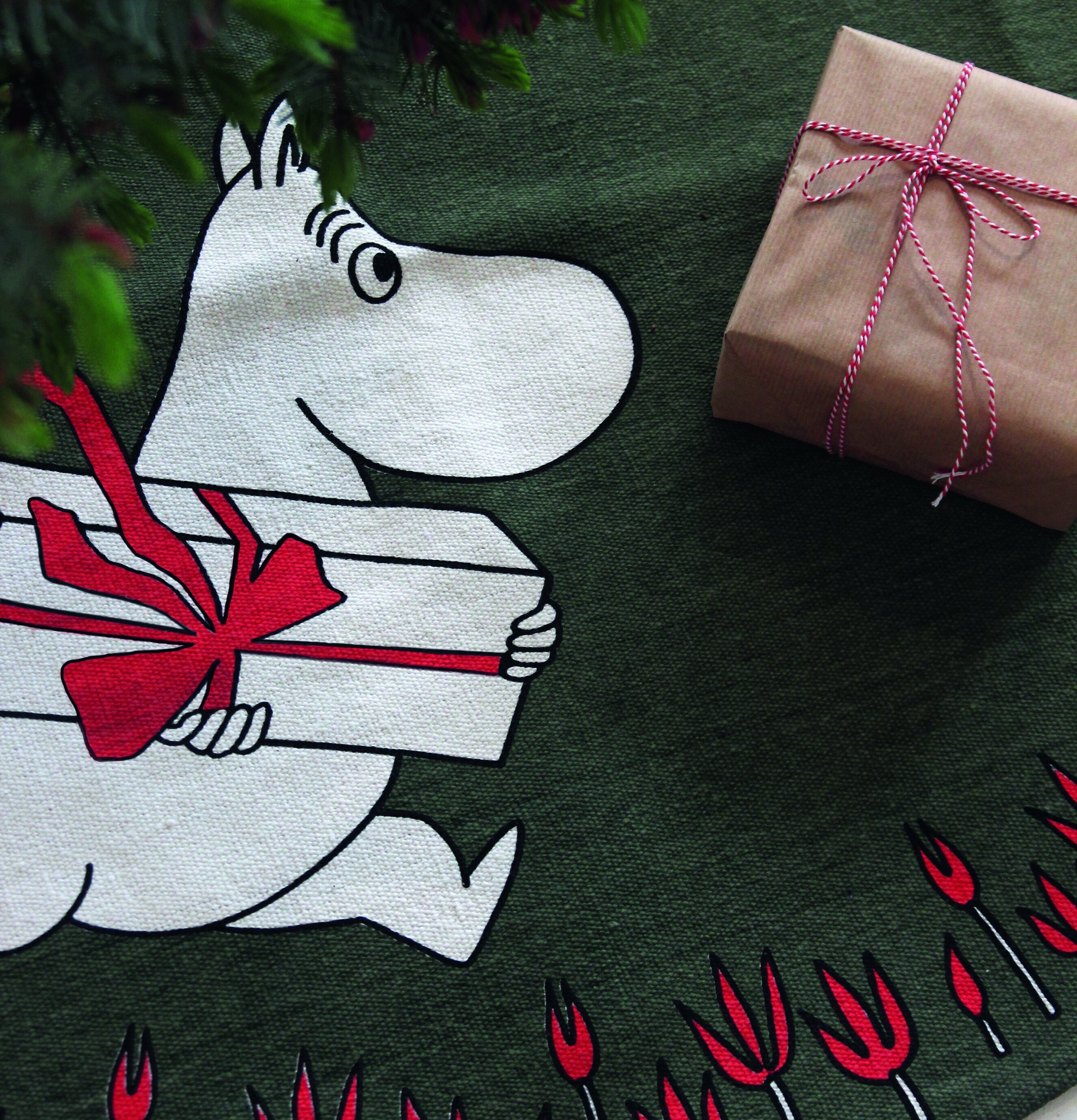 Julgransmatta Mumin från Pluto Produkter med julmotiv