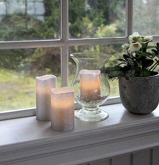 Vaxljus Silver 15 cm från Star Trading på vitt fönsterbräde